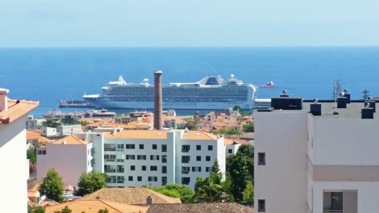 Top Floor With Balcony In Funchal Kültér fotó